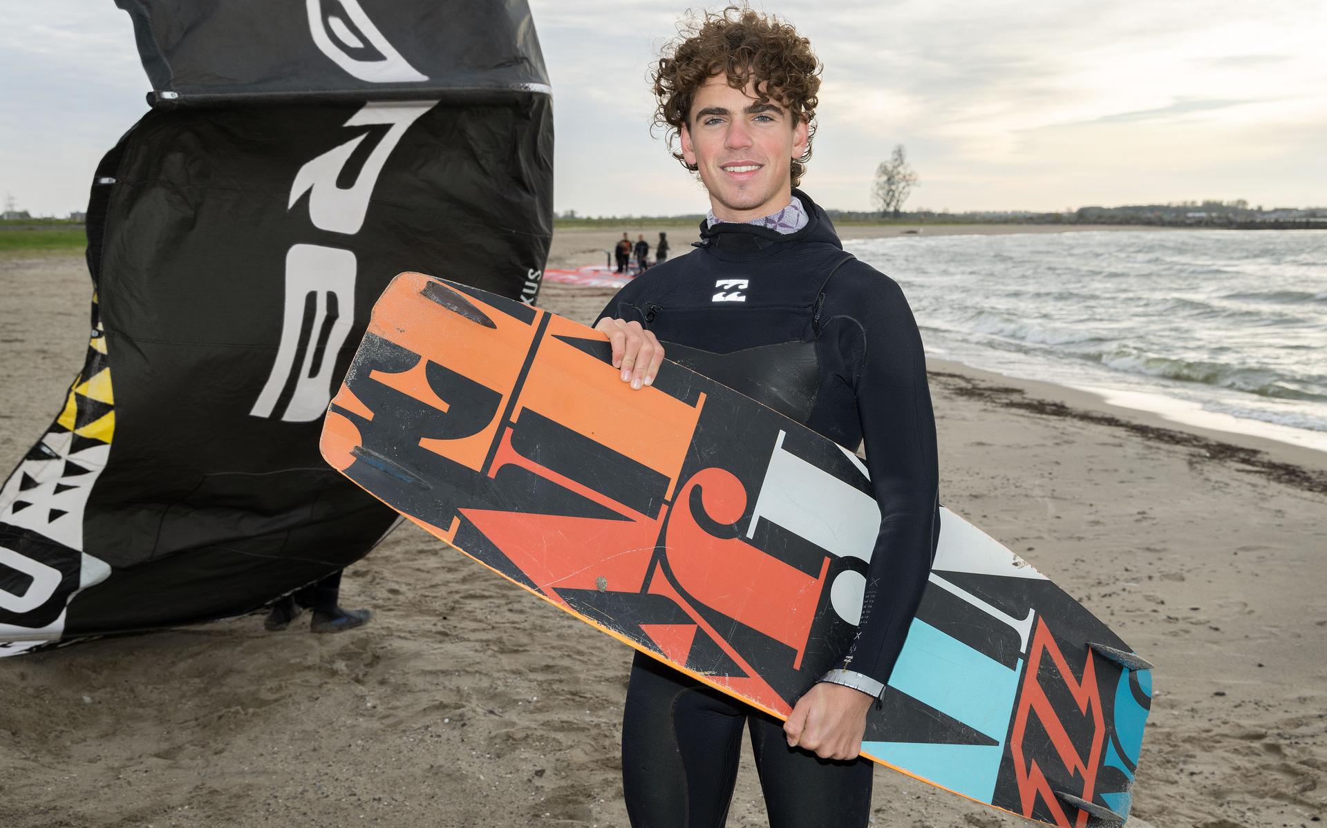 Talentvolle kitesurfer Max van Loon (16) uit Lelystad ‘Nu doorpakken